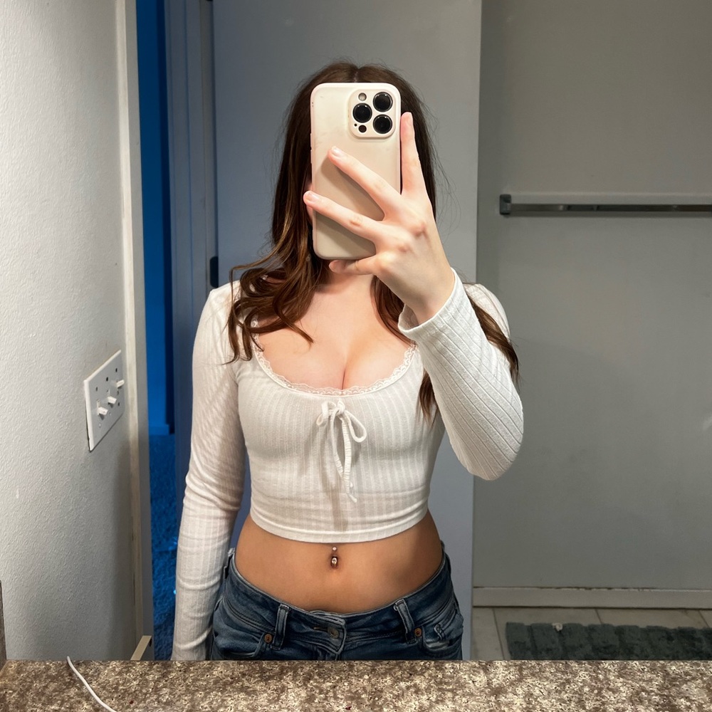 Hollister White Tie Front Crop Blouse